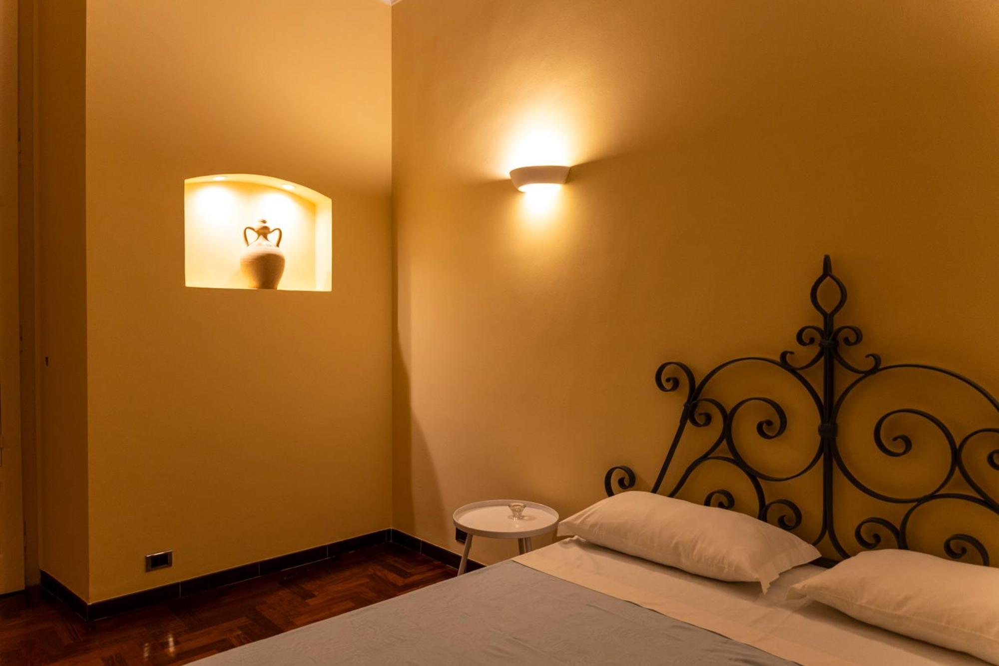 Sulla Via Del Teatro Apartment Bari Bagian luar foto