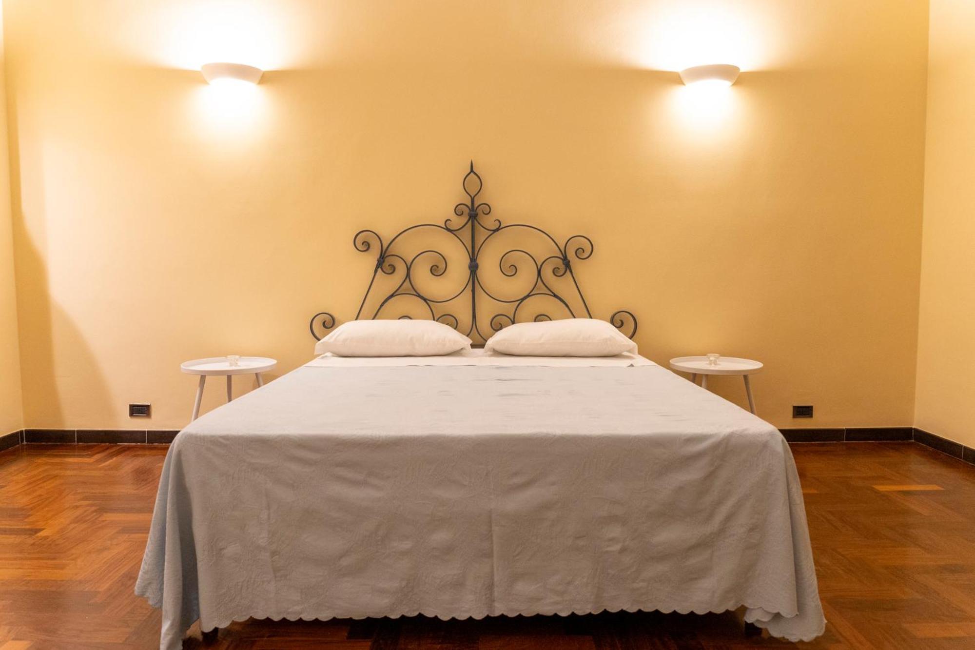 Sulla Via Del Teatro Apartment Bari Bagian luar foto