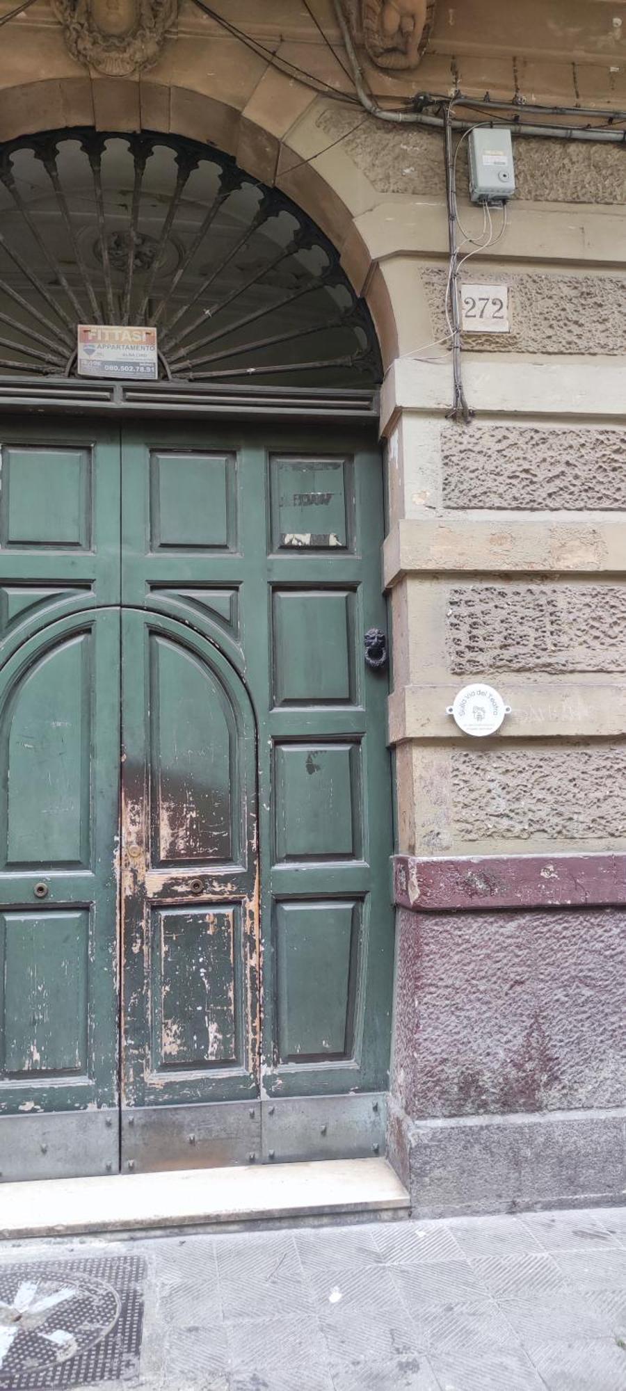 Sulla Via Del Teatro Apartment Bari Bagian luar foto